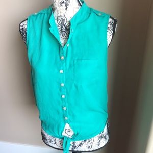 🌻3/$20🌻 UK2LA green sleeveless blouse